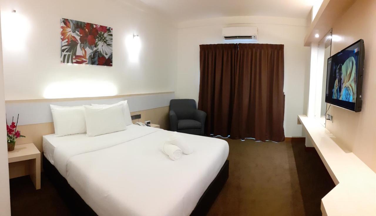 Serdang Lake View Resort Sungai Kechil Exteriör bild