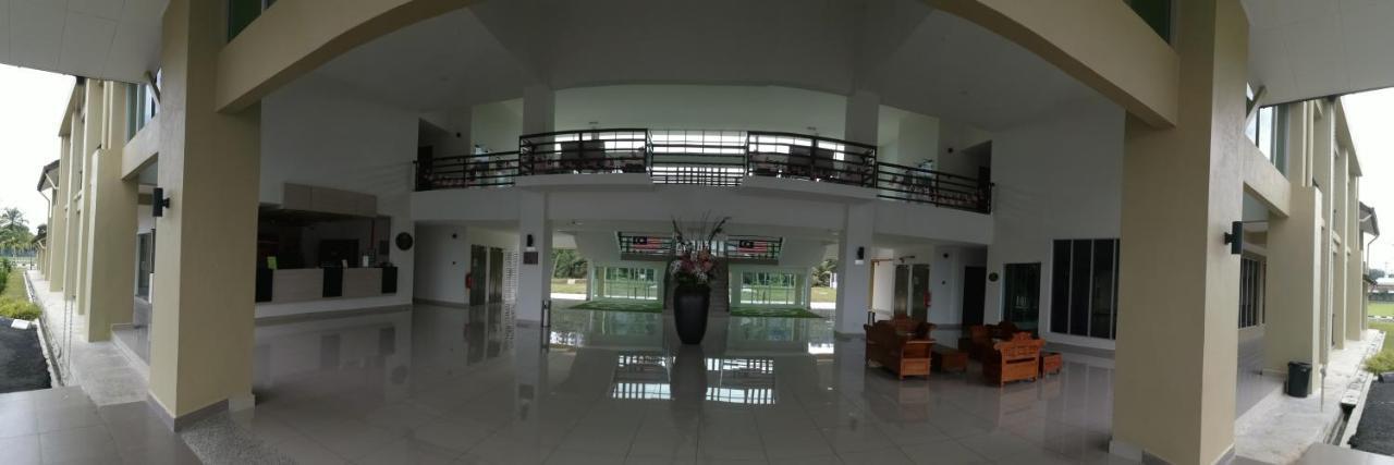 Serdang Lake View Resort Sungai Kechil Exteriör bild